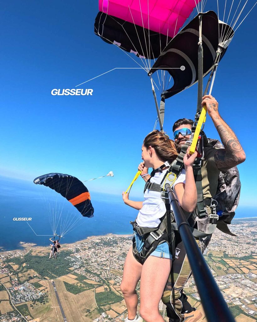 Glisseur de parachute. Partie en tissu qui ralentie l'épanouissement de la voile pour ne pas qu'elle déchire suite à une ouverture trop brutale.