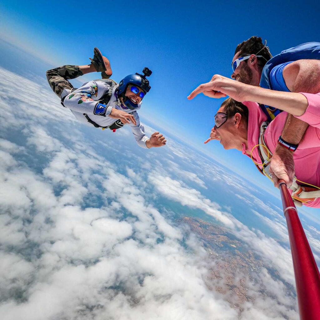 Charles “Le Niglo” en pleine chute libre avec sa caméra