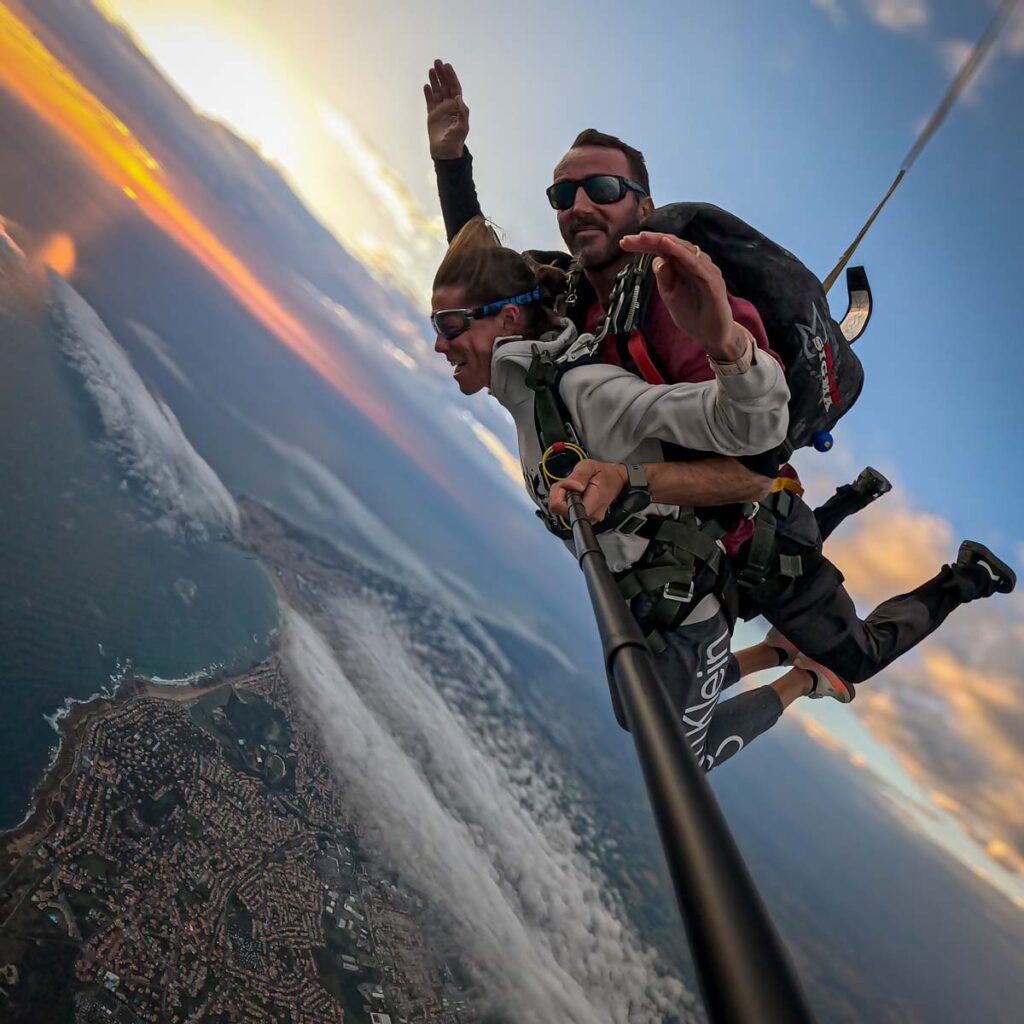 Le soleil se couche à l'ouest, voici pourquoi nous sautons jusqu'au dernières minutes du jour.
